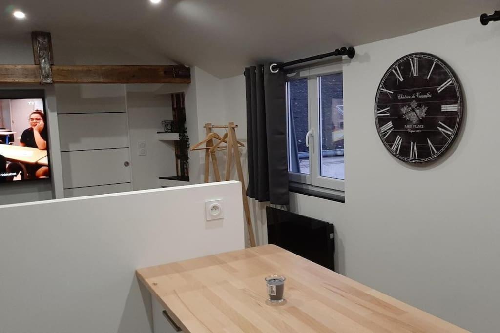 Studio Chaleureux En Hyper Centre Charleville-Mezieres Bagian luar foto